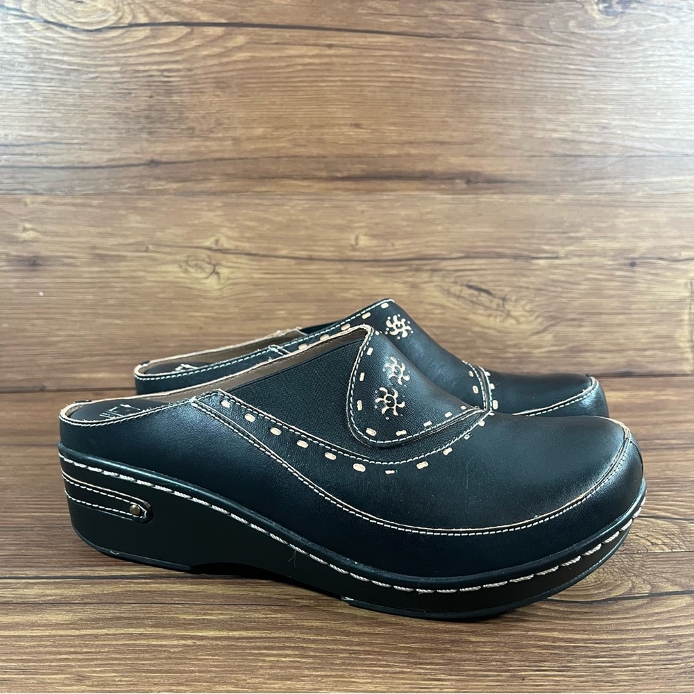 L'ATISTE Black Leather Slip-On Clogs